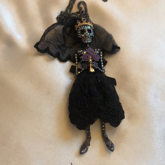 Betsey Johnson Hematite Tone Dark Magic Skeleton Bride Pendant Necklace NWT - Picture 14 of 15